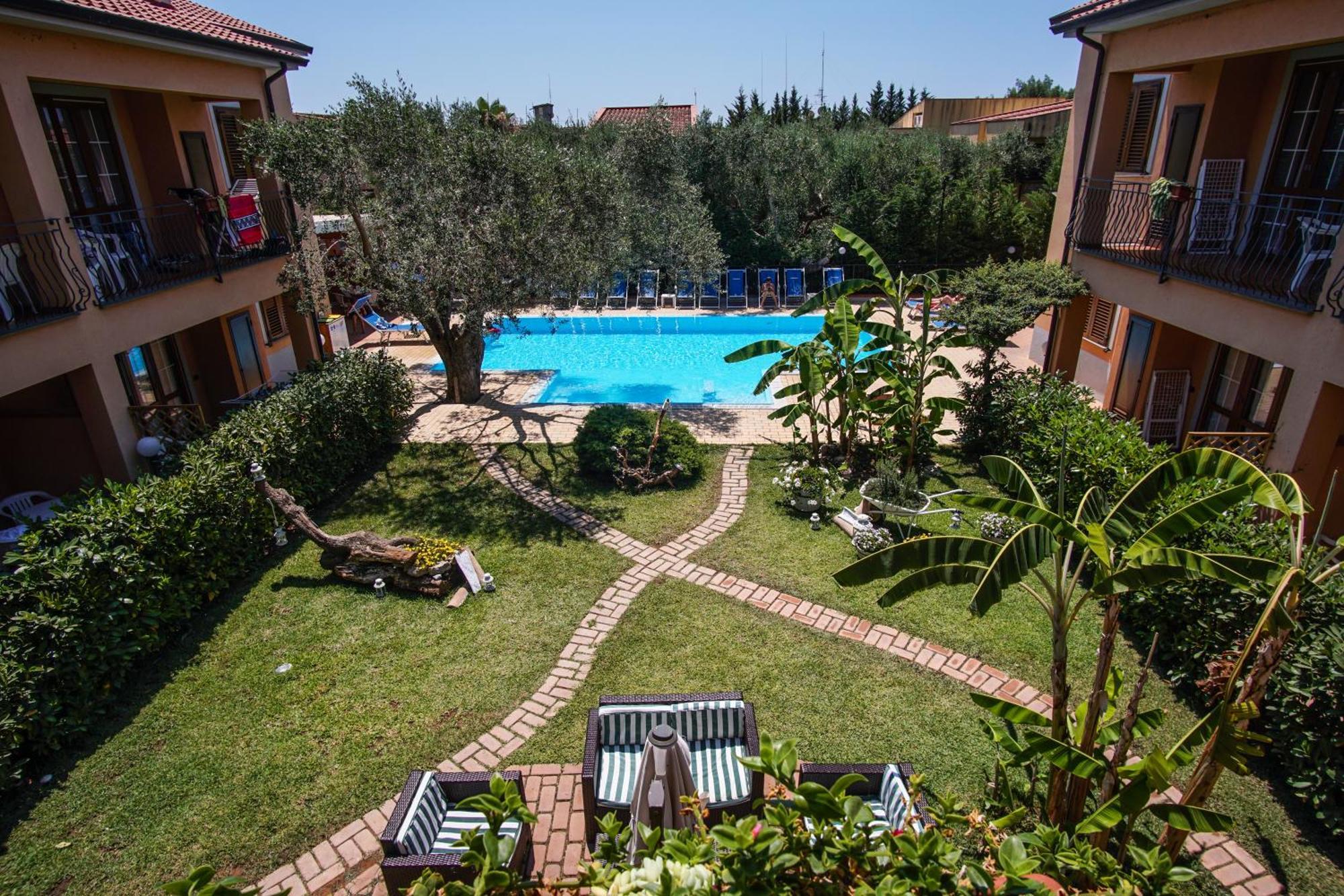 Residence Villa Andrea マリーナ・ディ・カメロータ エクステリア 写真