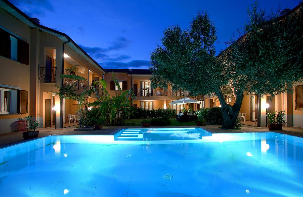 Residence Villa Andrea マリーナ・ディ・カメロータ エクステリア 写真
