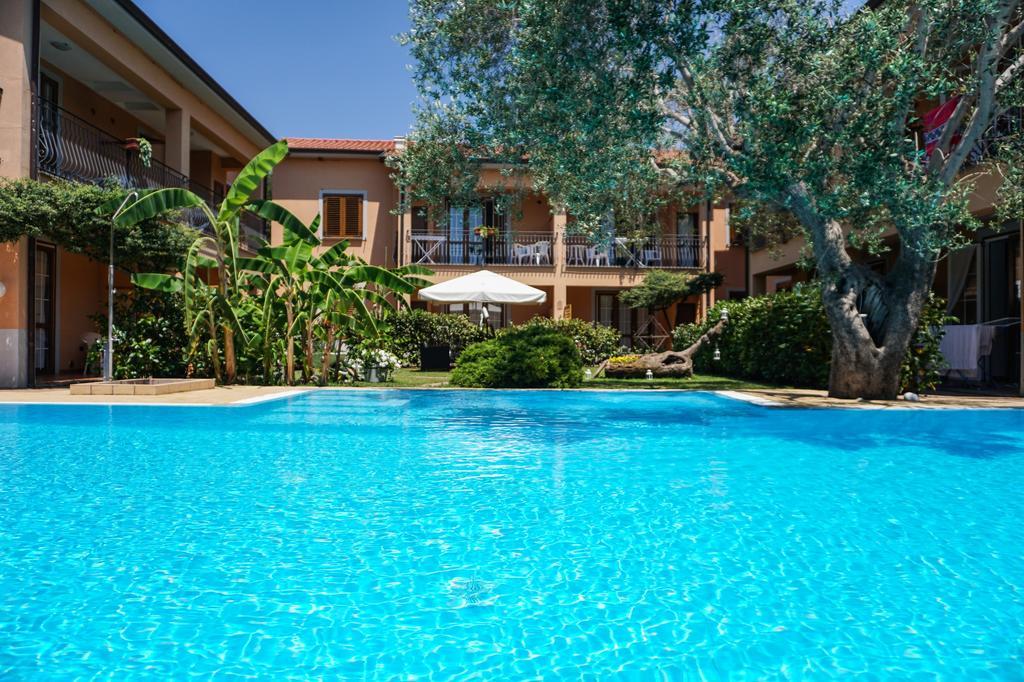 Residence Villa Andrea マリーナ・ディ・カメロータ エクステリア 写真