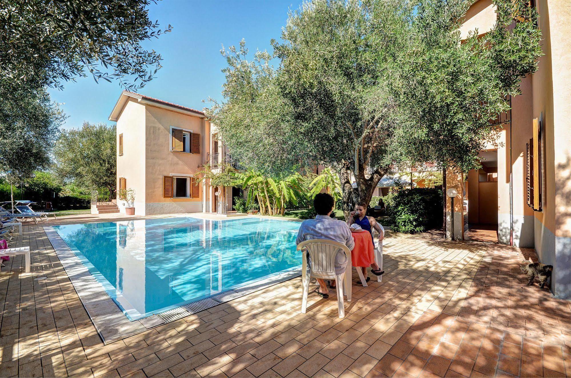Residence Villa Andrea マリーナ・ディ・カメロータ エクステリア 写真