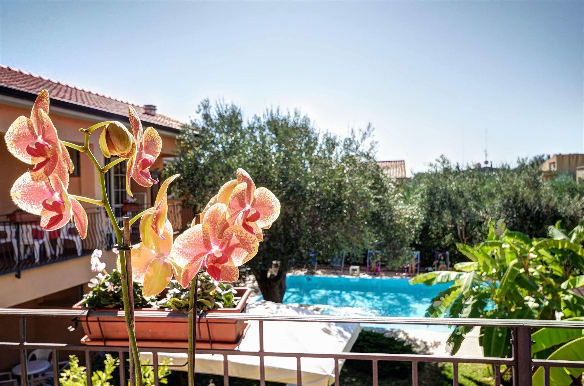 Residence Villa Andrea マリーナ・ディ・カメロータ エクステリア 写真