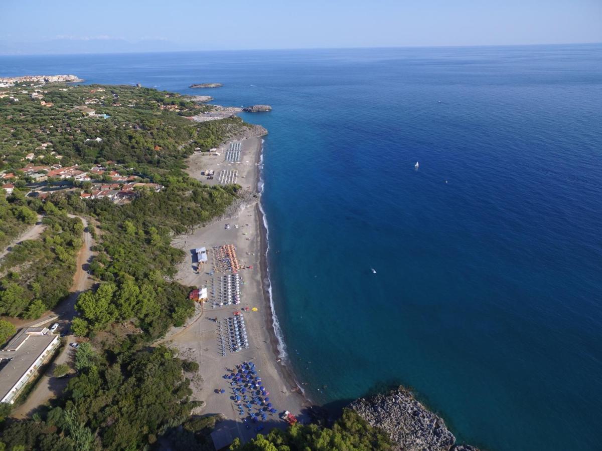 Residence Villa Andrea マリーナ・ディ・カメロータ エクステリア 写真